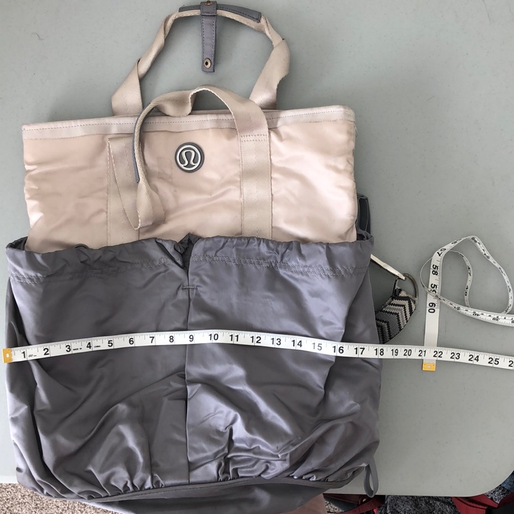 Lululemon Flow and go large tote.